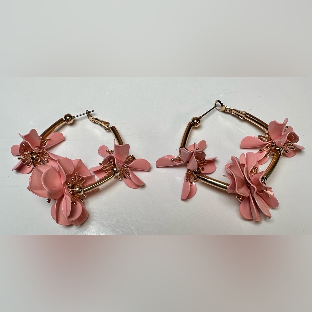 Daisy Fuentes NWT Pink Floral Hoop Earrings - Picture 2 of 5
